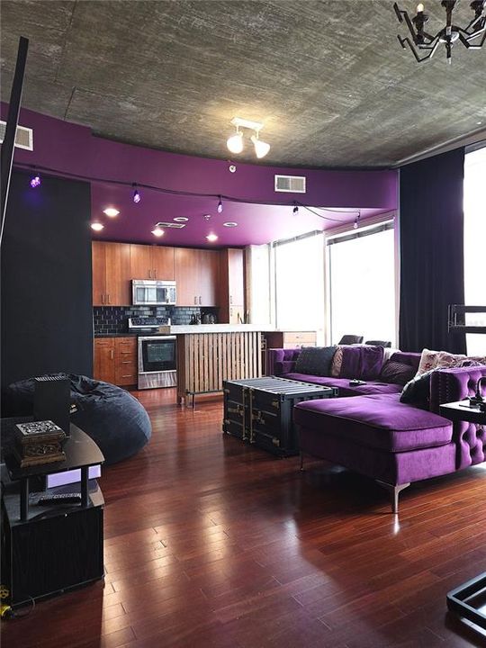 For Sale: $235,000 (1 beds, 1 baths, 854 Square Feet)