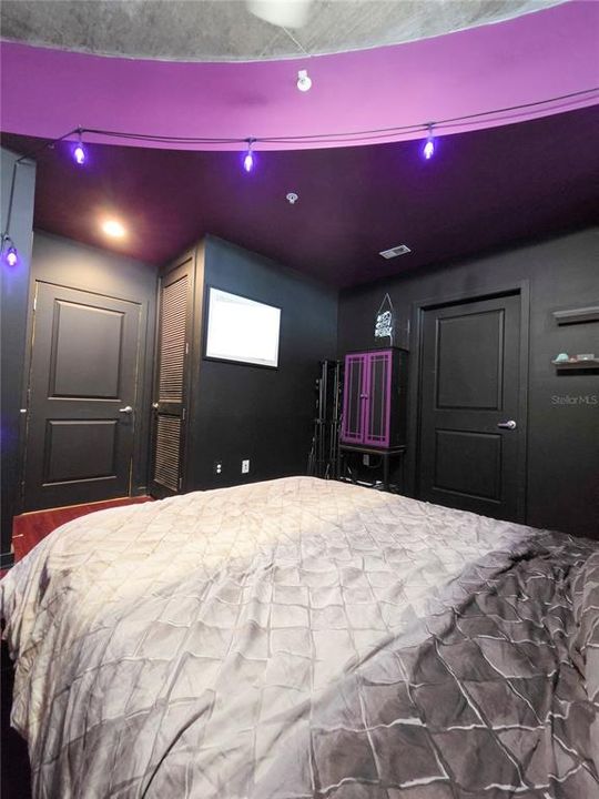 For Sale: $235,000 (1 beds, 1 baths, 854 Square Feet)