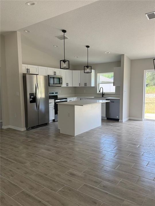 For Rent: $1,595 (3 beds, 2 baths, 1263 Square Feet)