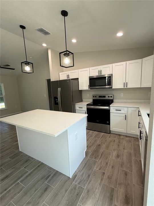 For Rent: $1,595 (3 beds, 2 baths, 1263 Square Feet)