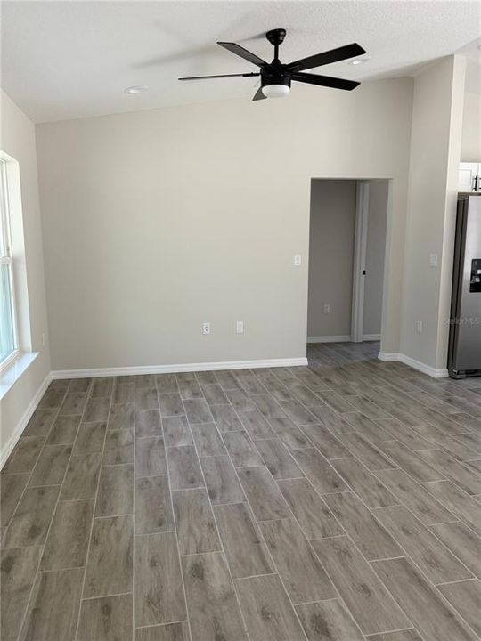 For Rent: $1,595 (3 beds, 2 baths, 1263 Square Feet)