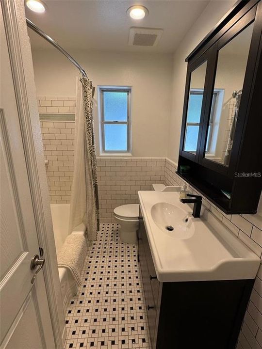 В аренду: $4,650 (2 спален, 2 ванн, 1244 Квадратных фут)