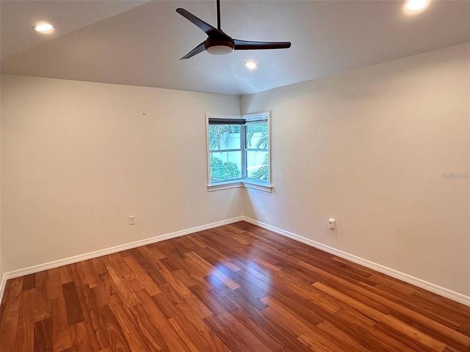 В аренду: $4,650 (2 спален, 2 ванн, 1244 Квадратных фут)