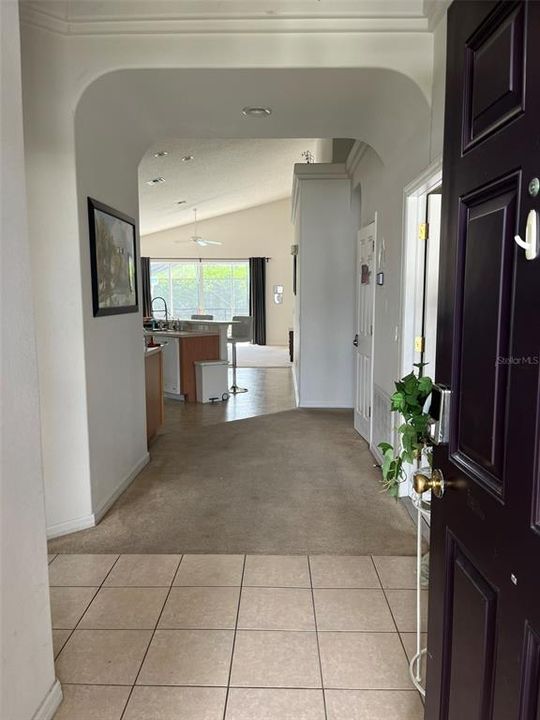 En Venta: $389,900 (4 camas, 3 baños, 1940 Pies cuadrados)