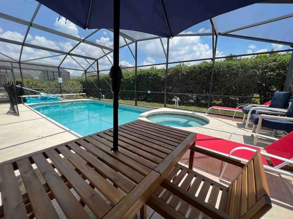 En Venta: $389,900 (4 camas, 3 baños, 1940 Pies cuadrados)