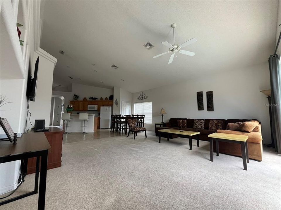 En Venta: $389,900 (4 camas, 3 baños, 1940 Pies cuadrados)