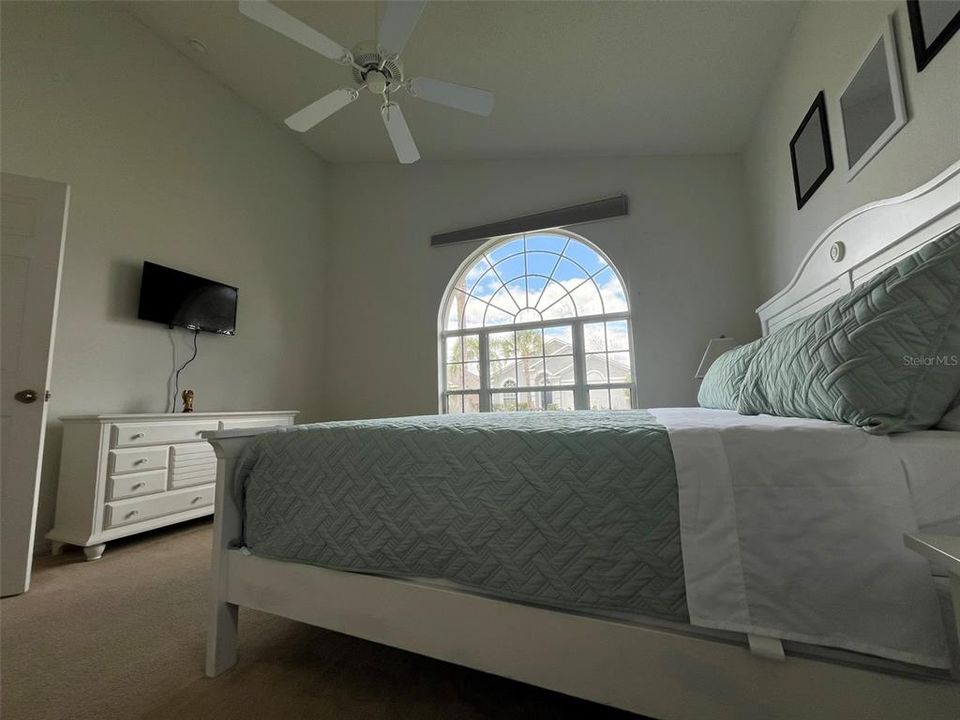 En Venta: $389,900 (4 camas, 3 baños, 1940 Pies cuadrados)