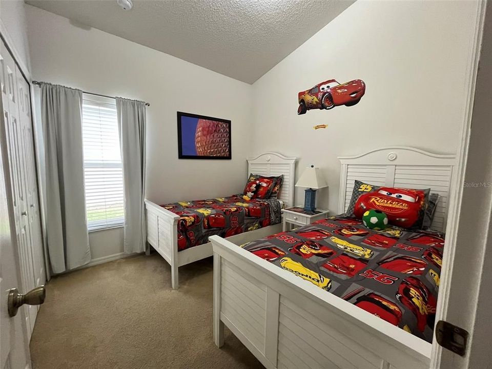 En Venta: $389,900 (4 camas, 3 baños, 1940 Pies cuadrados)