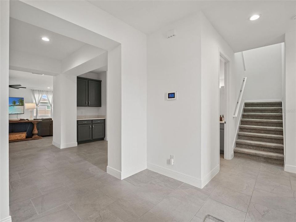 На продажу: $895,000 (6 спален, 4 ванн, 4435 Квадратных фут)