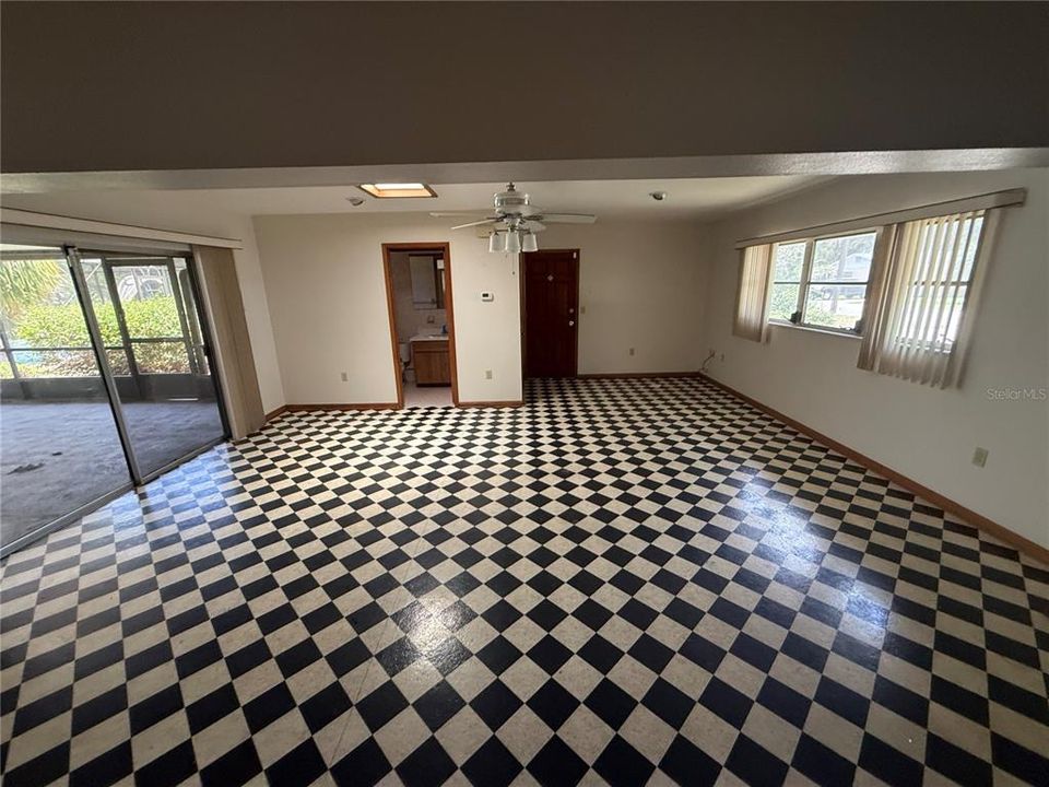 For Sale: $440,000 (4 beds, 3 baths, 2932 Square Feet)