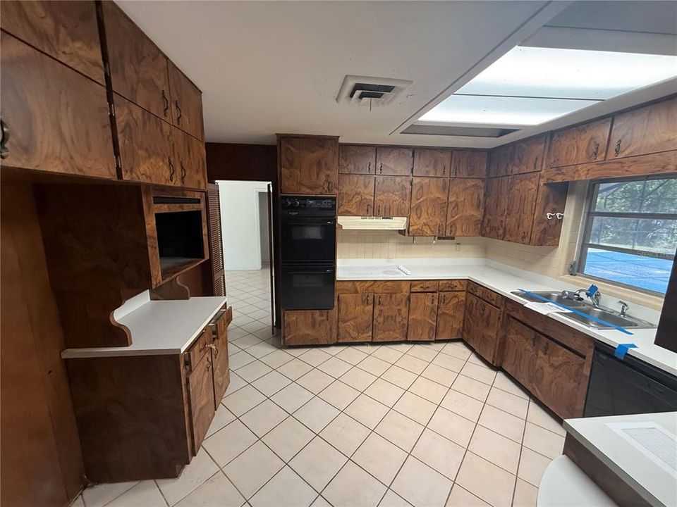 For Sale: $440,000 (4 beds, 3 baths, 2932 Square Feet)