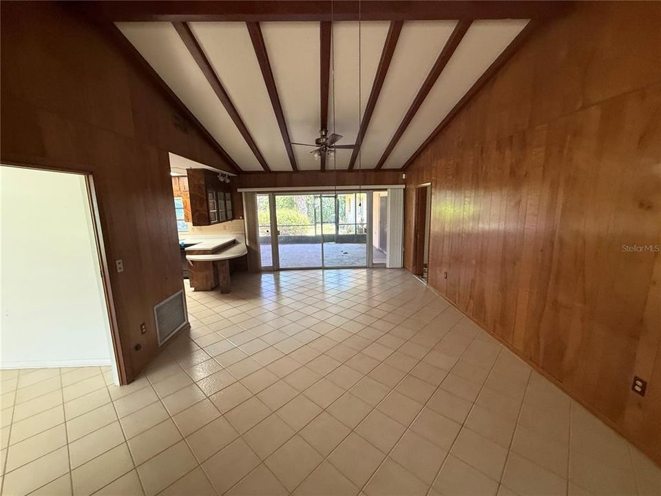 For Sale: $440,000 (4 beds, 3 baths, 2932 Square Feet)