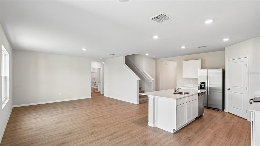 На продажу: $415,990 (5 спален, 3 ванн, 2605 Квадратных фут)