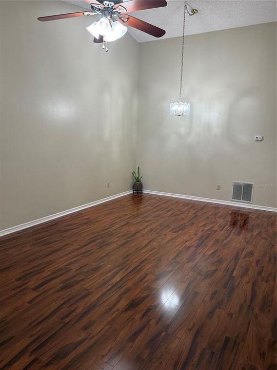 En Venta: $305,000 (2 camas, 2 baños, 1122 Pies cuadrados)