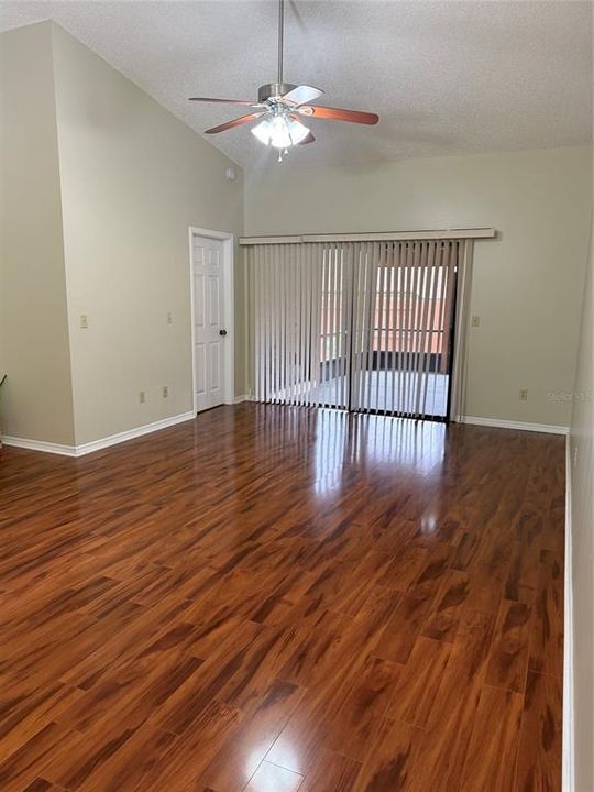 En Venta: $305,000 (2 camas, 2 baños, 1122 Pies cuadrados)