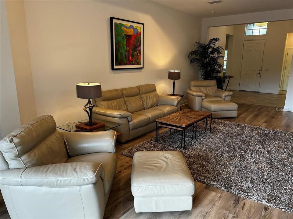 En Renta: $3,975 (3 camas, 2 baños, 2116 Pies cuadrados)