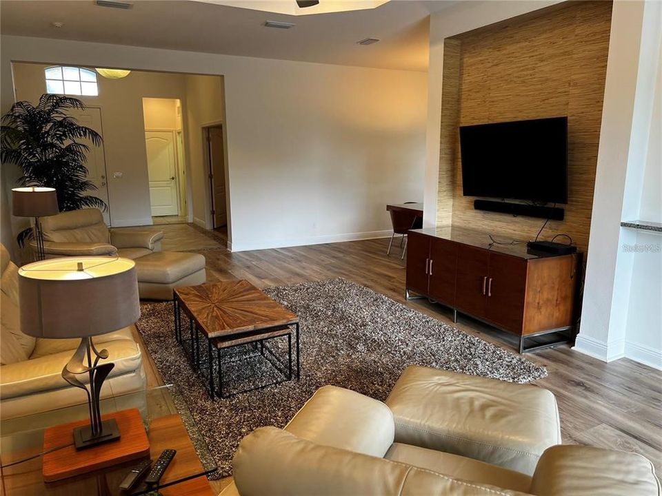 En Renta: $3,975 (3 camas, 2 baños, 2116 Pies cuadrados)