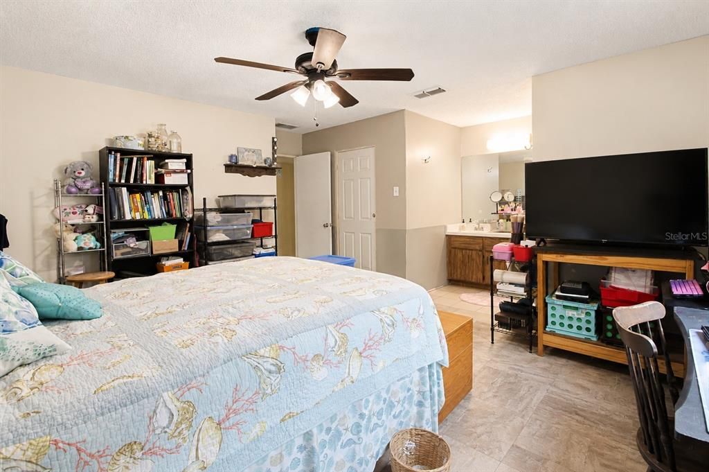 For Sale: $249,900 (4 beds, 2 baths, 2112 Square Feet)