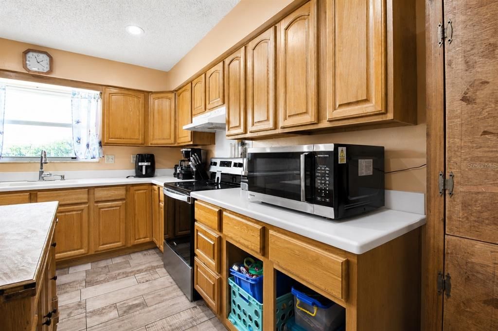 For Sale: $249,900 (4 beds, 2 baths, 2112 Square Feet)