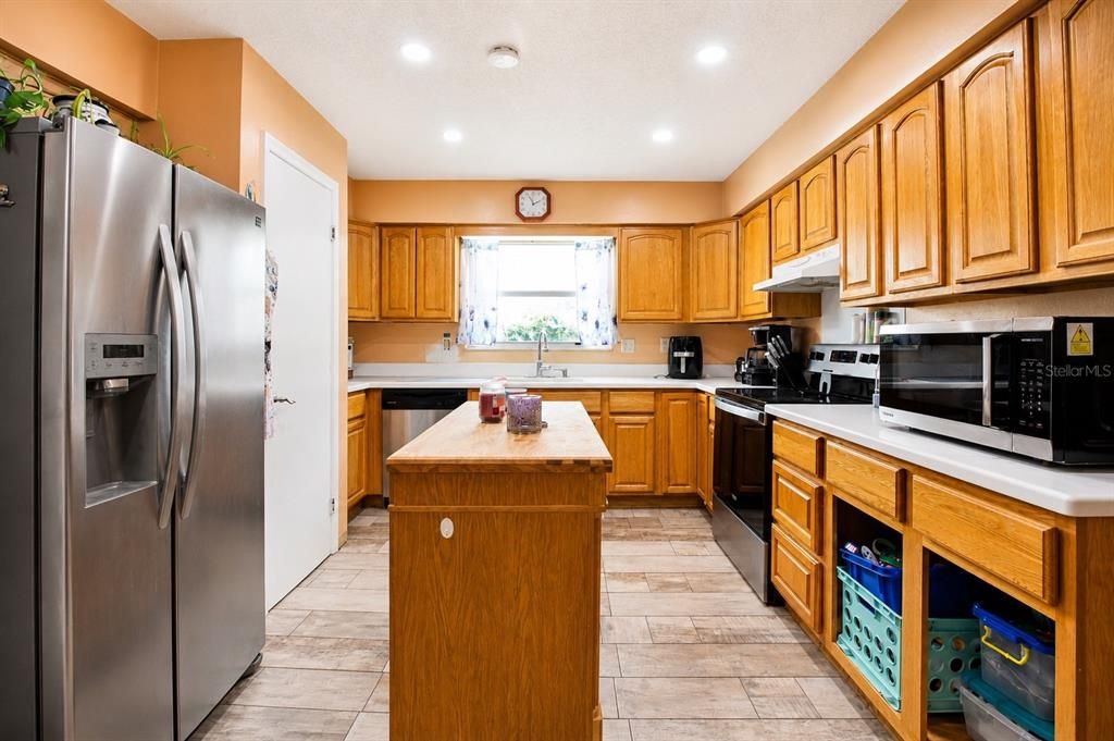 For Sale: $249,900 (4 beds, 2 baths, 2112 Square Feet)