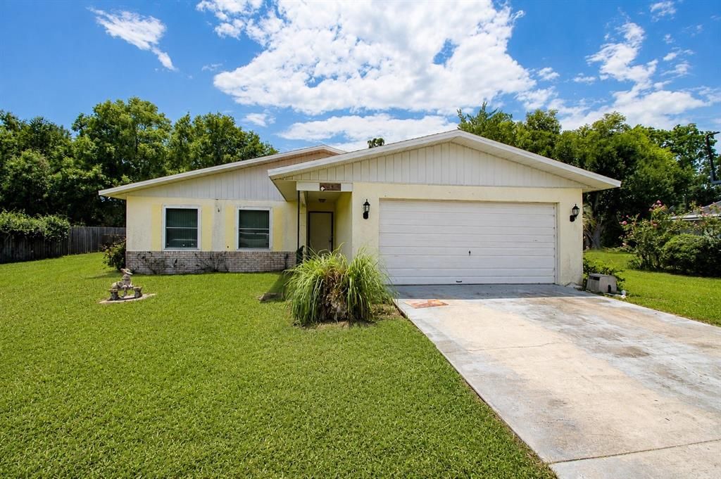 For Sale: $249,900 (4 beds, 2 baths, 2112 Square Feet)