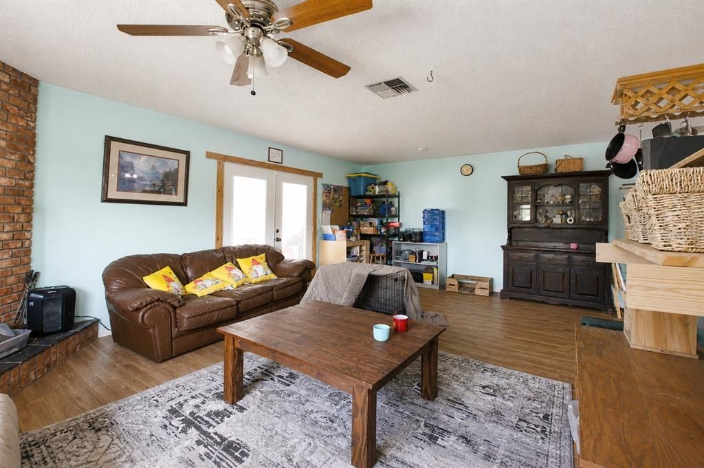 For Sale: $249,900 (4 beds, 2 baths, 2112 Square Feet)