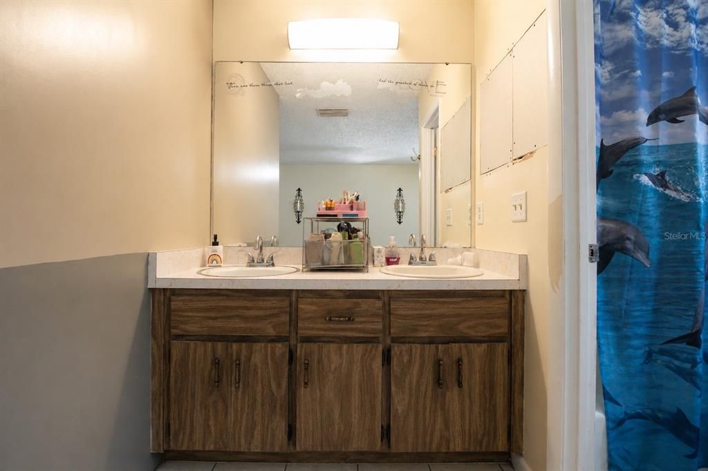 For Sale: $249,900 (4 beds, 2 baths, 2112 Square Feet)