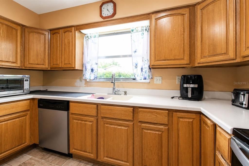 For Sale: $249,900 (4 beds, 2 baths, 2112 Square Feet)