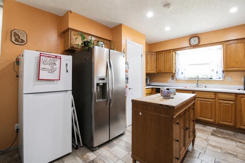 For Sale: $249,900 (4 beds, 2 baths, 2112 Square Feet)