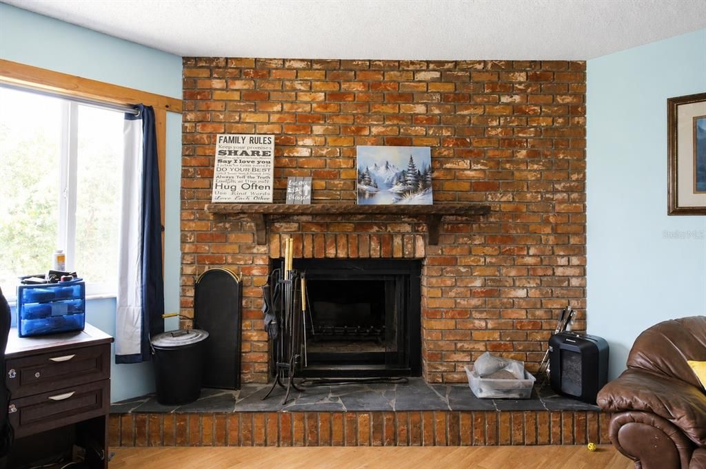 For Sale: $249,900 (4 beds, 2 baths, 2112 Square Feet)