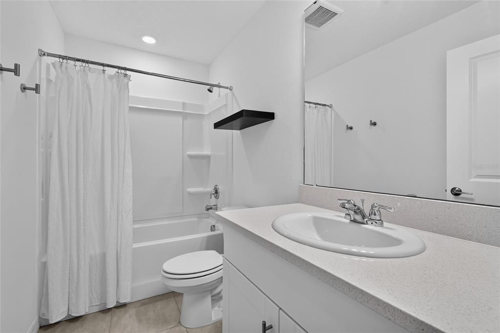 En Venta: $320,000 (3 camas, 2 baños, 1372 Pies cuadrados)