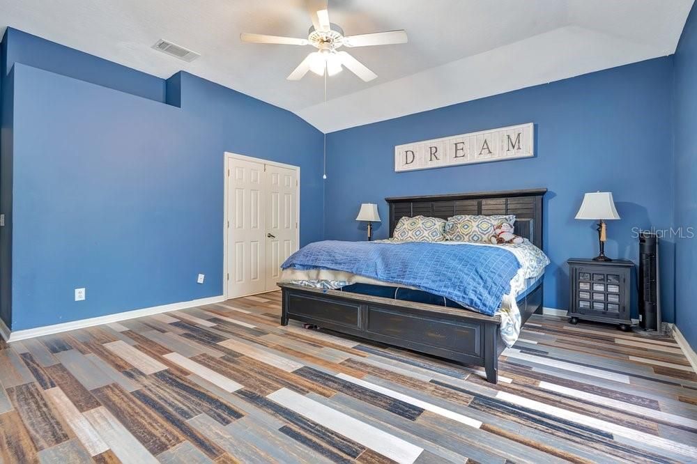 For Sale: $559,900 (4 beds, 3 baths, 2509 Square Feet)