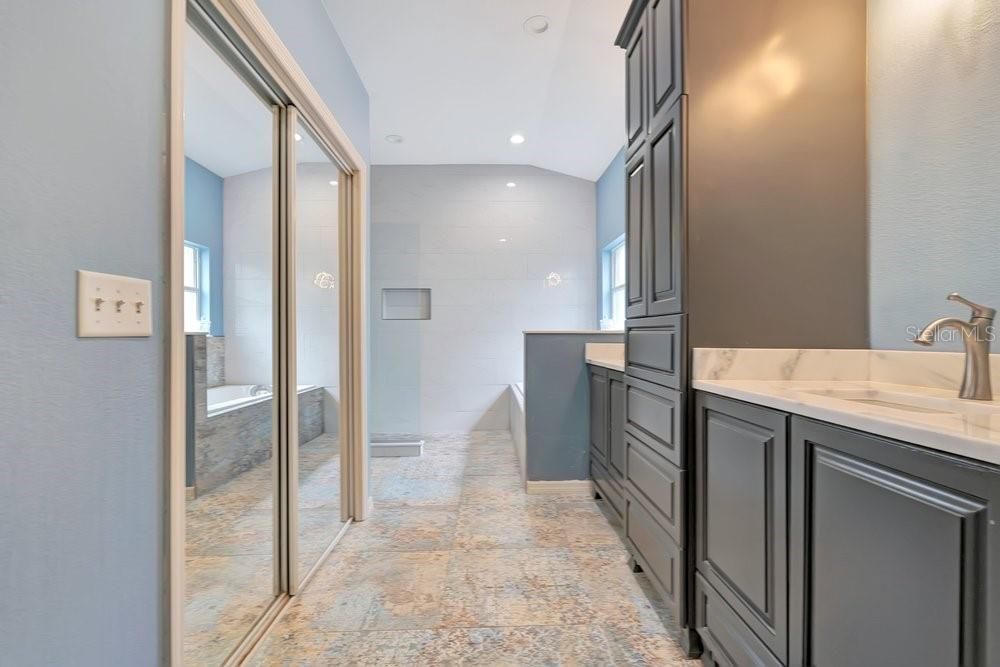 For Sale: $559,900 (4 beds, 3 baths, 2509 Square Feet)