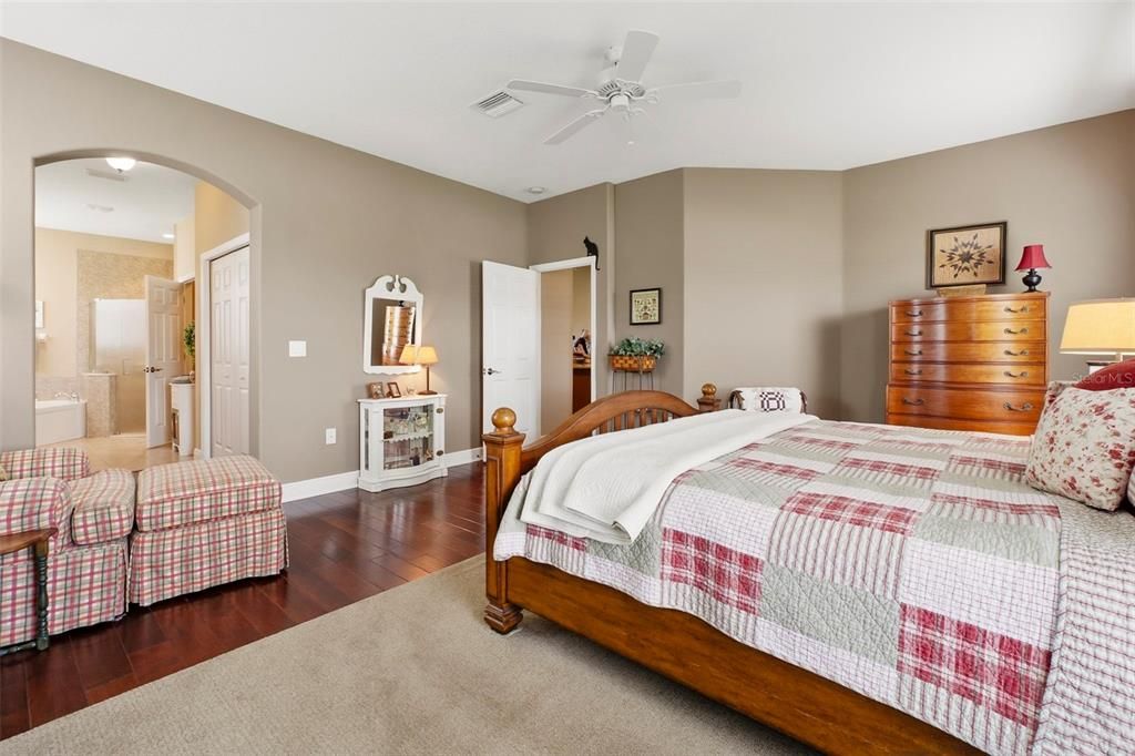 Activo con contrato: $448,000 (3 camas, 2 baños, 2129 Pies cuadrados)
