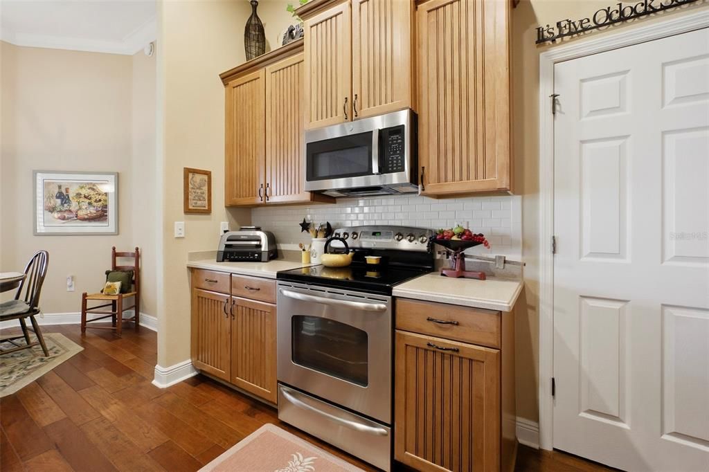 Activo con contrato: $448,000 (3 camas, 2 baños, 2129 Pies cuadrados)
