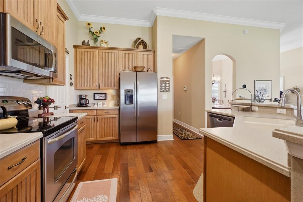 Activo con contrato: $448,000 (3 camas, 2 baños, 2129 Pies cuadrados)