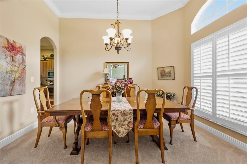 Activo con contrato: $448,000 (3 camas, 2 baños, 2129 Pies cuadrados)