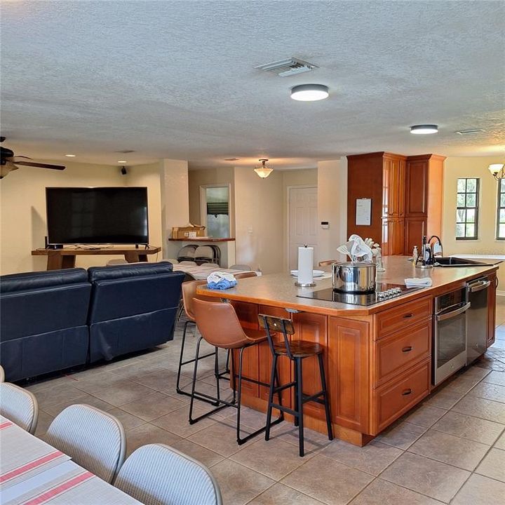 Activo con contrato: $475,000 (3 camas, 2 baños, 1755 Pies cuadrados)