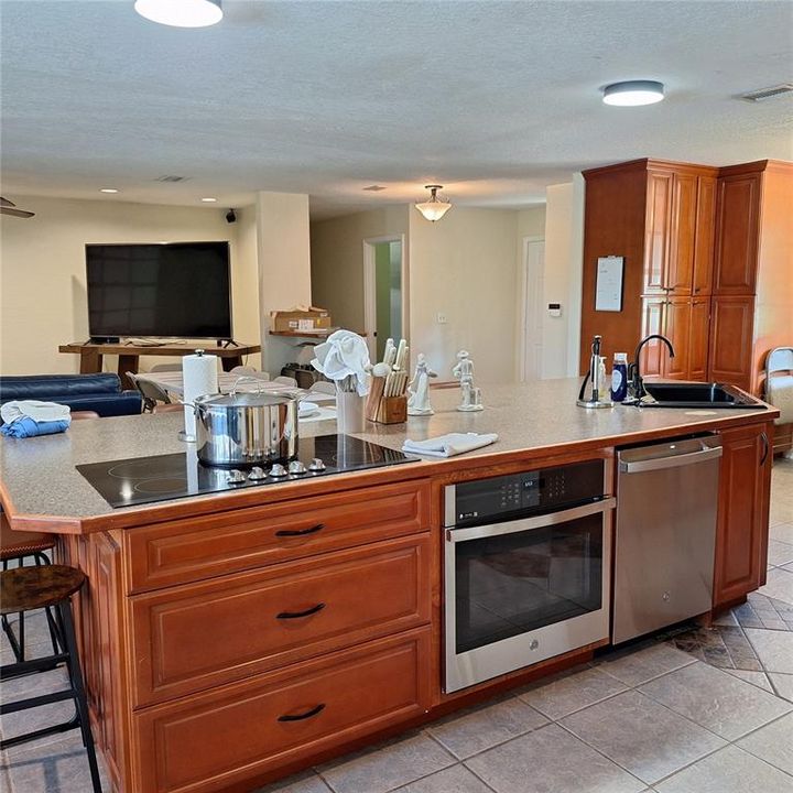Activo con contrato: $475,000 (3 camas, 2 baños, 1755 Pies cuadrados)
