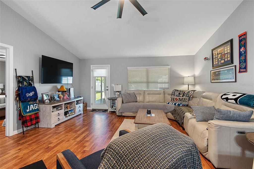 En Venta: $519,900 (6 camas, 0 baños, 2484 Pies cuadrados)