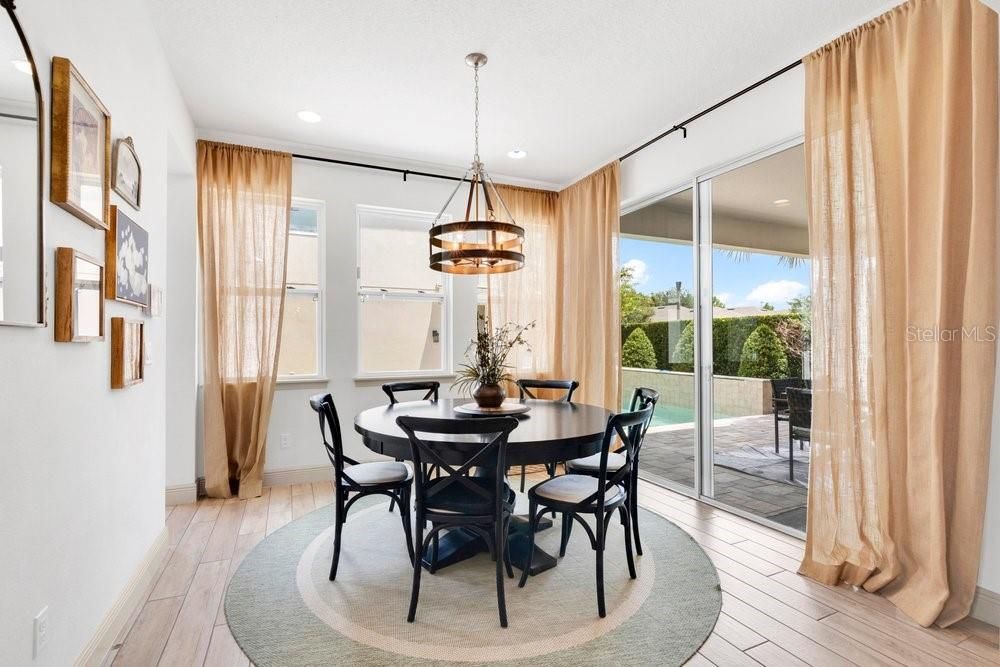 En Venta: $925,000 (5 camas, 4 baños, 3002 Pies cuadrados)