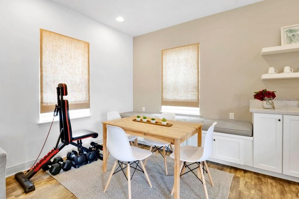 En Venta: $925,000 (5 camas, 4 baños, 3002 Pies cuadrados)
