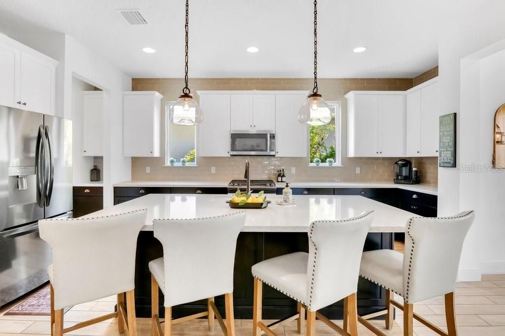 En Venta: $925,000 (5 camas, 4 baños, 3002 Pies cuadrados)