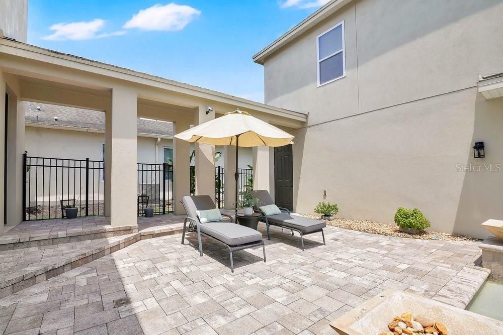En Venta: $925,000 (5 camas, 4 baños, 3002 Pies cuadrados)