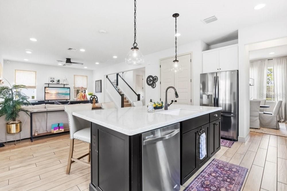 En Venta: $925,000 (5 camas, 4 baños, 3002 Pies cuadrados)
