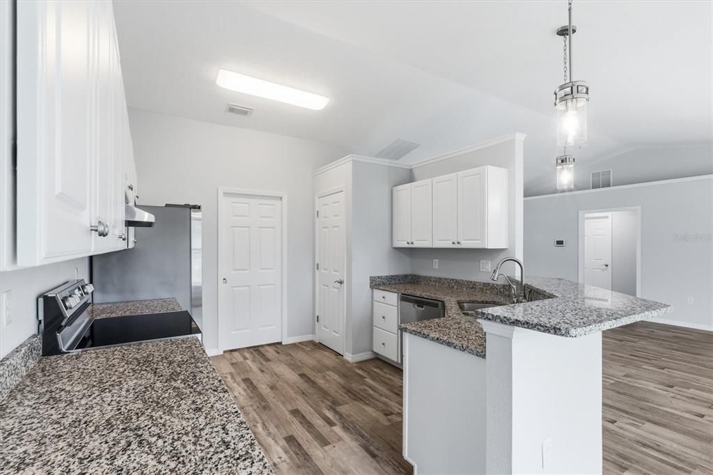 For Sale: $325,000 (3 beds, 2 baths, 1577 Square Feet)