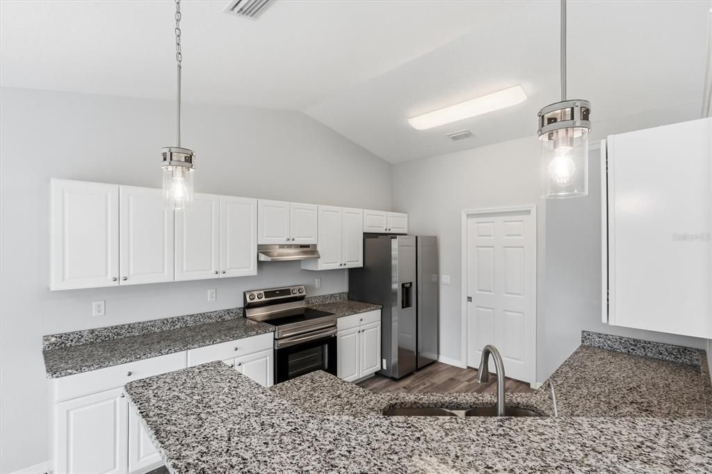 For Sale: $325,000 (3 beds, 2 baths, 1577 Square Feet)