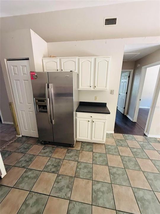 En Venta: $267,500 (4 camas, 2 baños, 1563 Pies cuadrados)