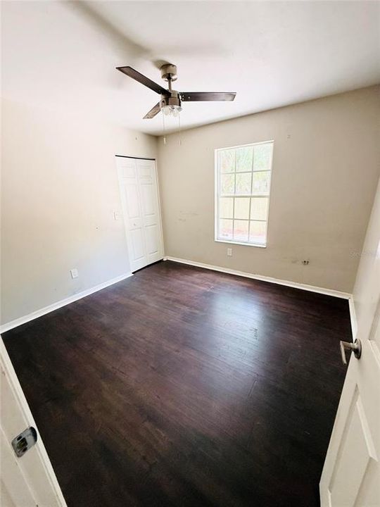En Venta: $267,500 (4 camas, 2 baños, 1563 Pies cuadrados)