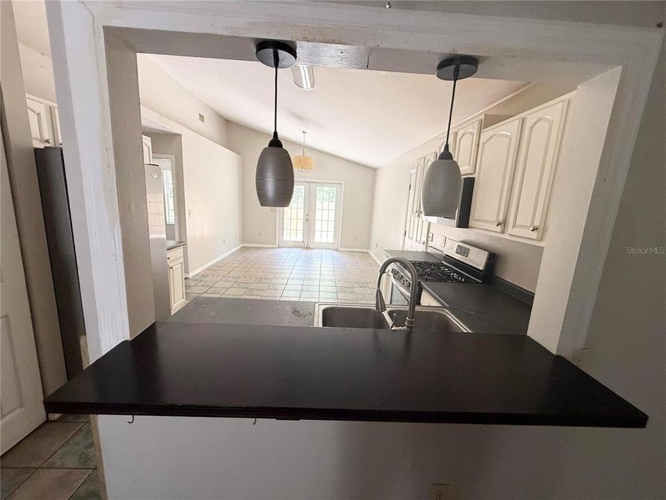 En Venta: $267,500 (4 camas, 2 baños, 1563 Pies cuadrados)